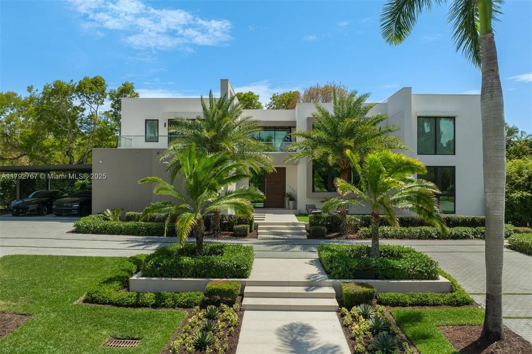 На продажу: $7,000,000 (6 спален, 7 ванн, 5842 Квадратных фут)