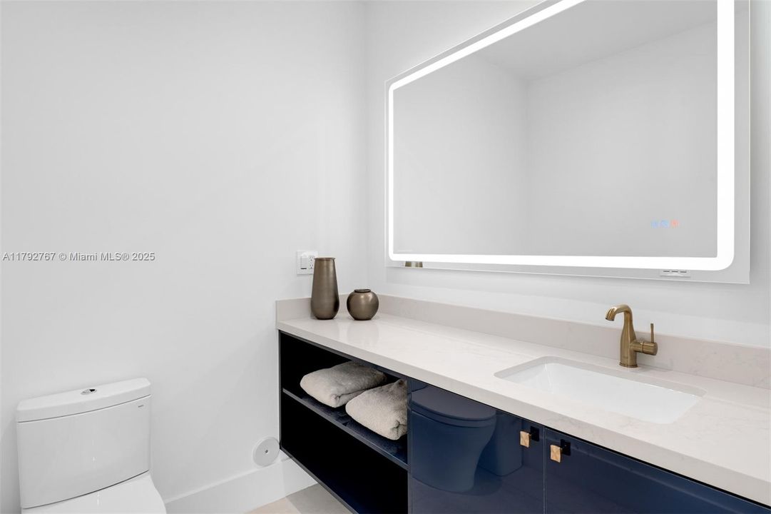 На продажу: $7,000,000 (6 спален, 7 ванн, 5842 Квадратных фут)