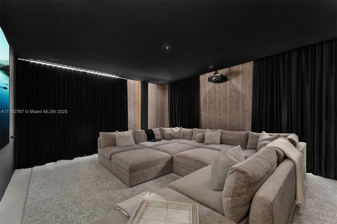 На продажу: $7,000,000 (6 спален, 7 ванн, 5842 Квадратных фут)