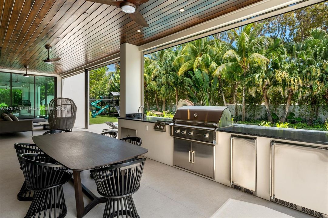 На продажу: $7,000,000 (6 спален, 7 ванн, 5842 Квадратных фут)