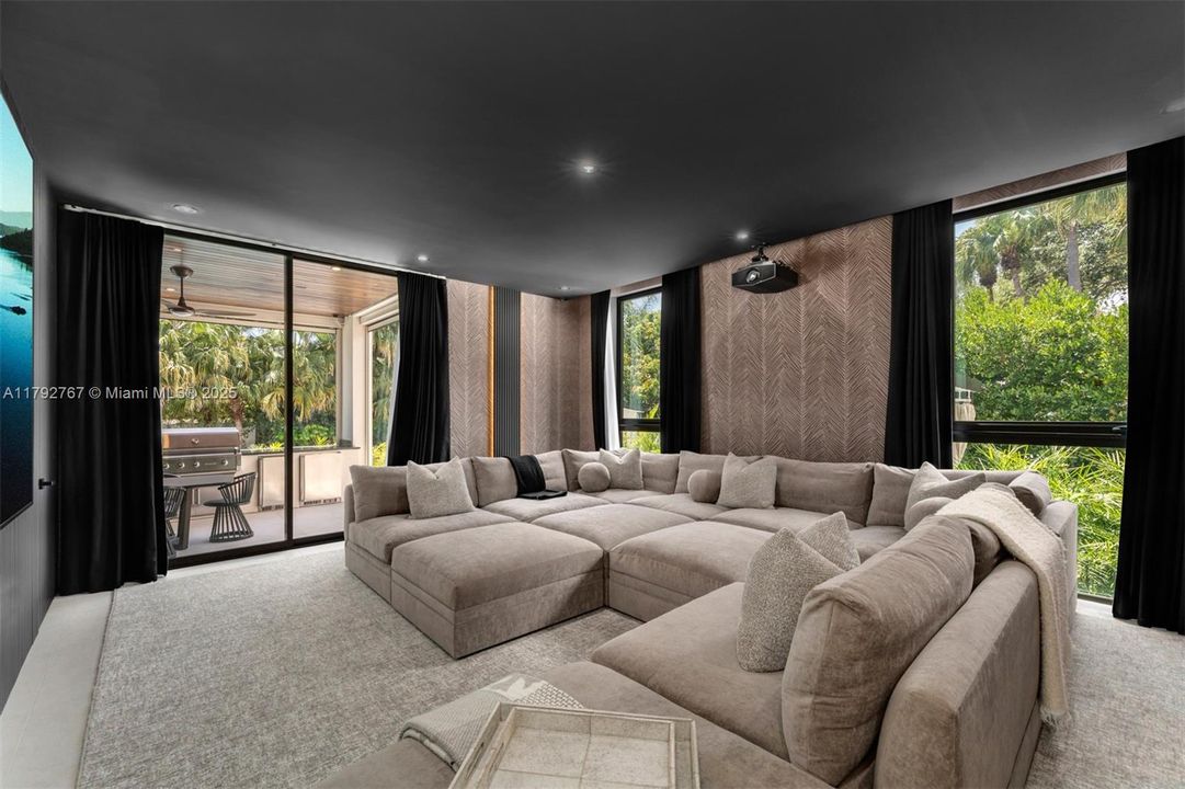 На продажу: $7,000,000 (6 спален, 7 ванн, 5842 Квадратных фут)