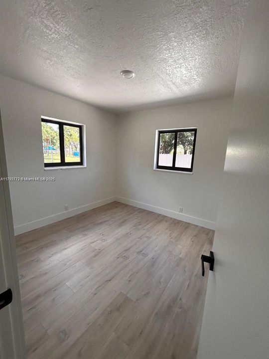Recently Rented: $1,870 (2 beds, 1 baths, 2332 Square Feet)