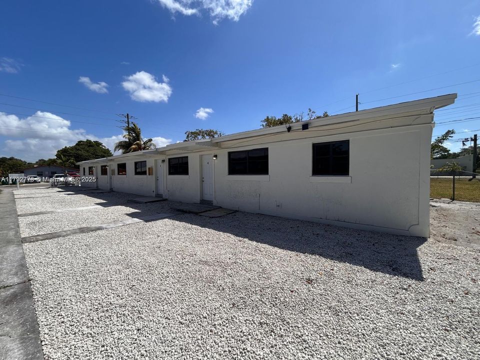 Recently Rented: $1,870 (2 beds, 1 baths, 2332 Square Feet)