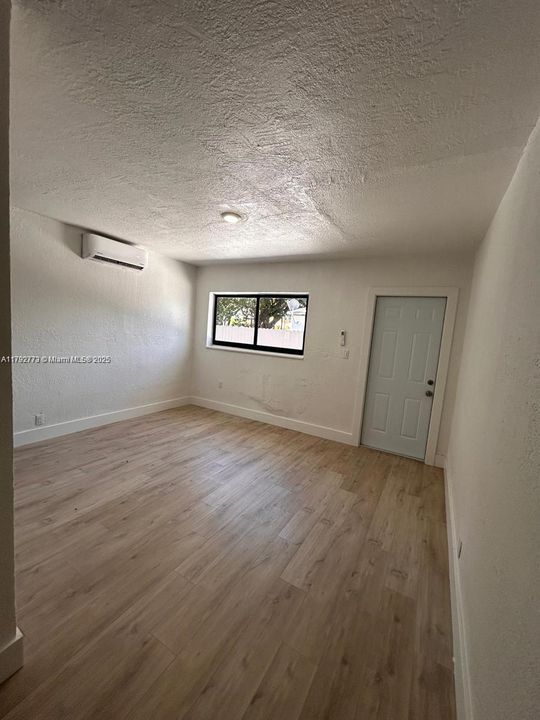 Recently Rented: $1,870 (2 beds, 1 baths, 2332 Square Feet)