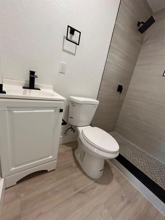 Recently Rented: $1,870 (2 beds, 1 baths, 2332 Square Feet)