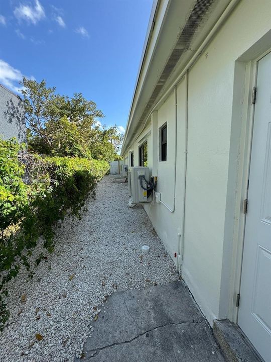 Recently Rented: $1,870 (2 beds, 1 baths, 2332 Square Feet)