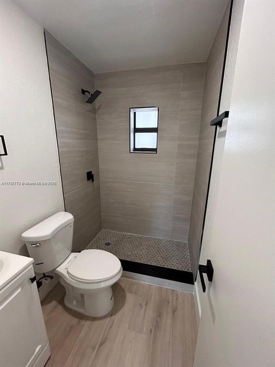 Recently Rented: $1,870 (2 beds, 1 baths, 2332 Square Feet)