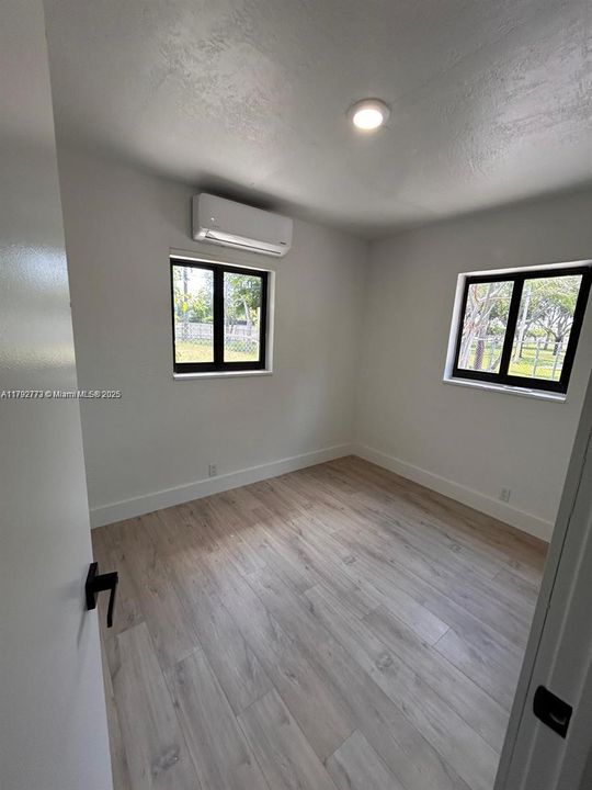 Recently Rented: $1,870 (2 beds, 1 baths, 2332 Square Feet)