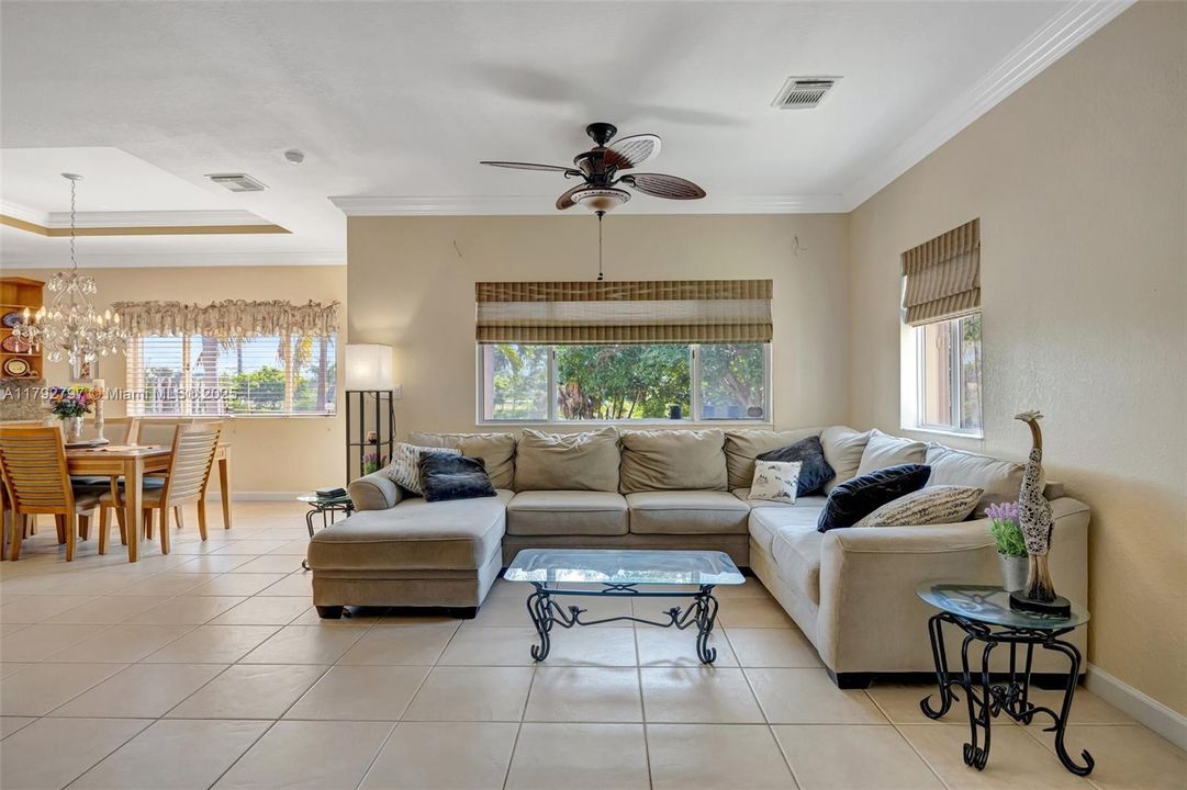 Vendido Recientemente: $635,000 (4 camas, 3 baños, 2476 Pies cuadrados)