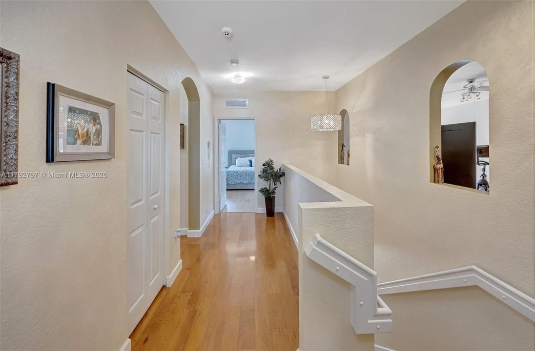 Vendido Recientemente: $635,000 (4 camas, 3 baños, 2476 Pies cuadrados)