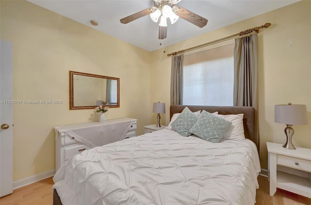 Vendido Recientemente: $635,000 (4 camas, 3 baños, 2476 Pies cuadrados)