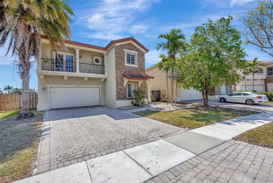 Vendido Recientemente: $635,000 (4 camas, 3 baños, 2476 Pies cuadrados)