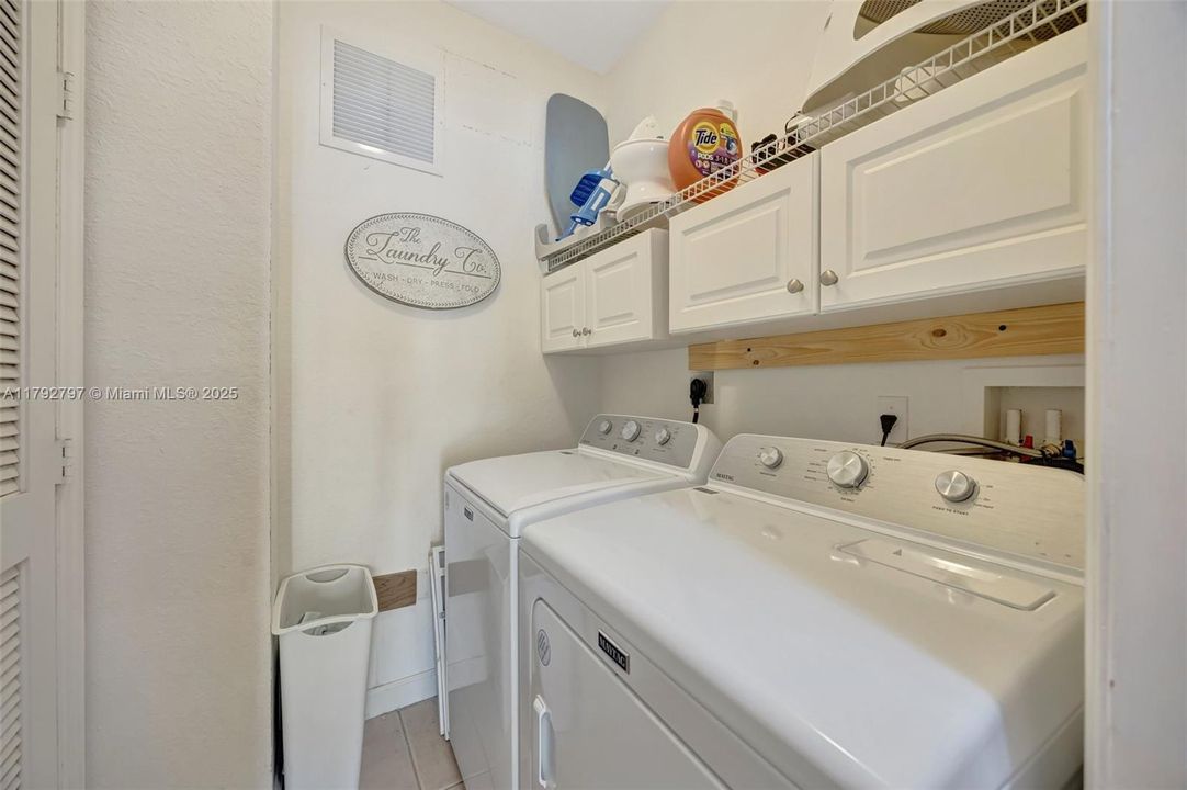 Vendido Recientemente: $635,000 (4 camas, 3 baños, 2476 Pies cuadrados)