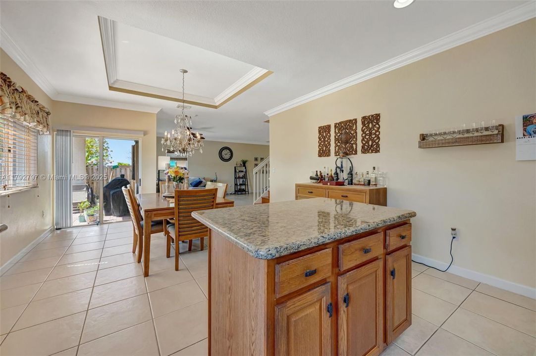 Vendido Recientemente: $635,000 (4 camas, 3 baños, 2476 Pies cuadrados)