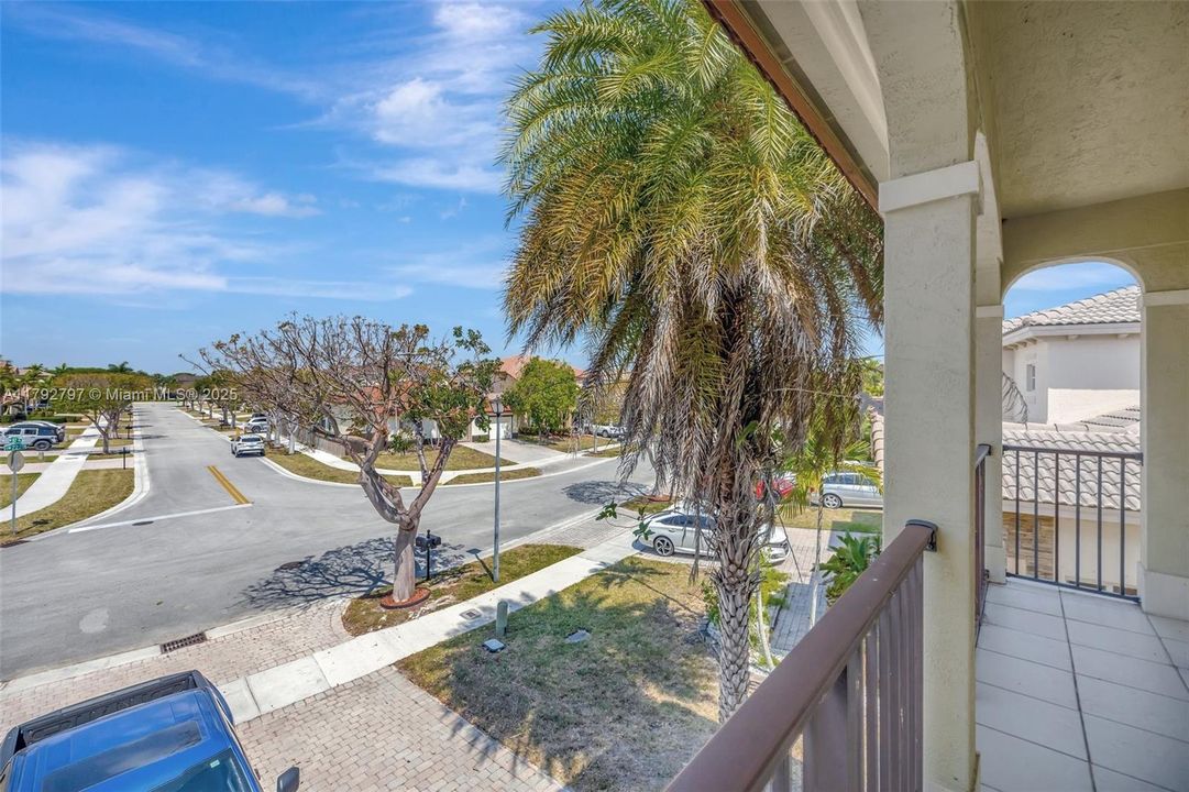 Vendido Recientemente: $635,000 (4 camas, 3 baños, 2476 Pies cuadrados)