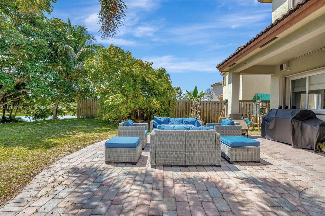 Vendido Recientemente: $635,000 (4 camas, 3 baños, 2476 Pies cuadrados)