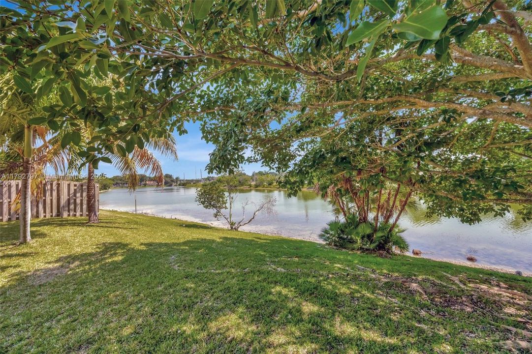 Vendido Recientemente: $635,000 (4 camas, 3 baños, 2476 Pies cuadrados)