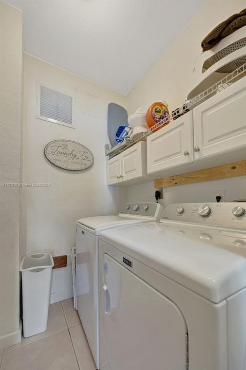 Vendido Recientemente: $635,000 (4 camas, 3 baños, 2476 Pies cuadrados)