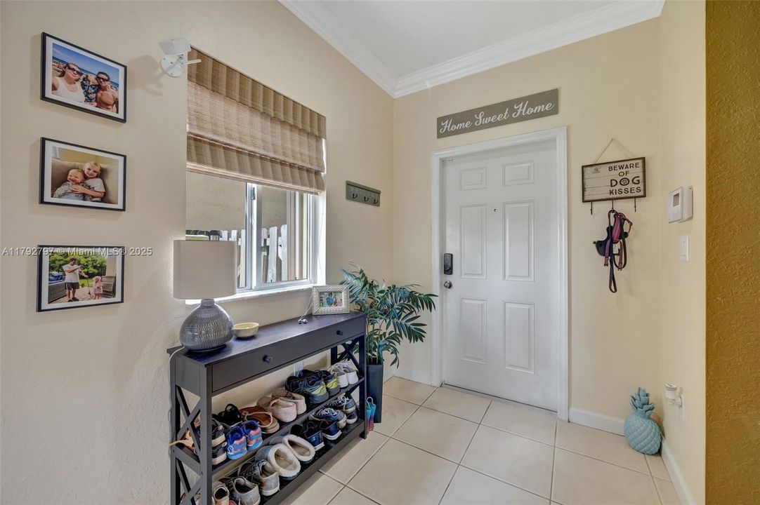 Vendido Recientemente: $635,000 (4 camas, 3 baños, 2476 Pies cuadrados)