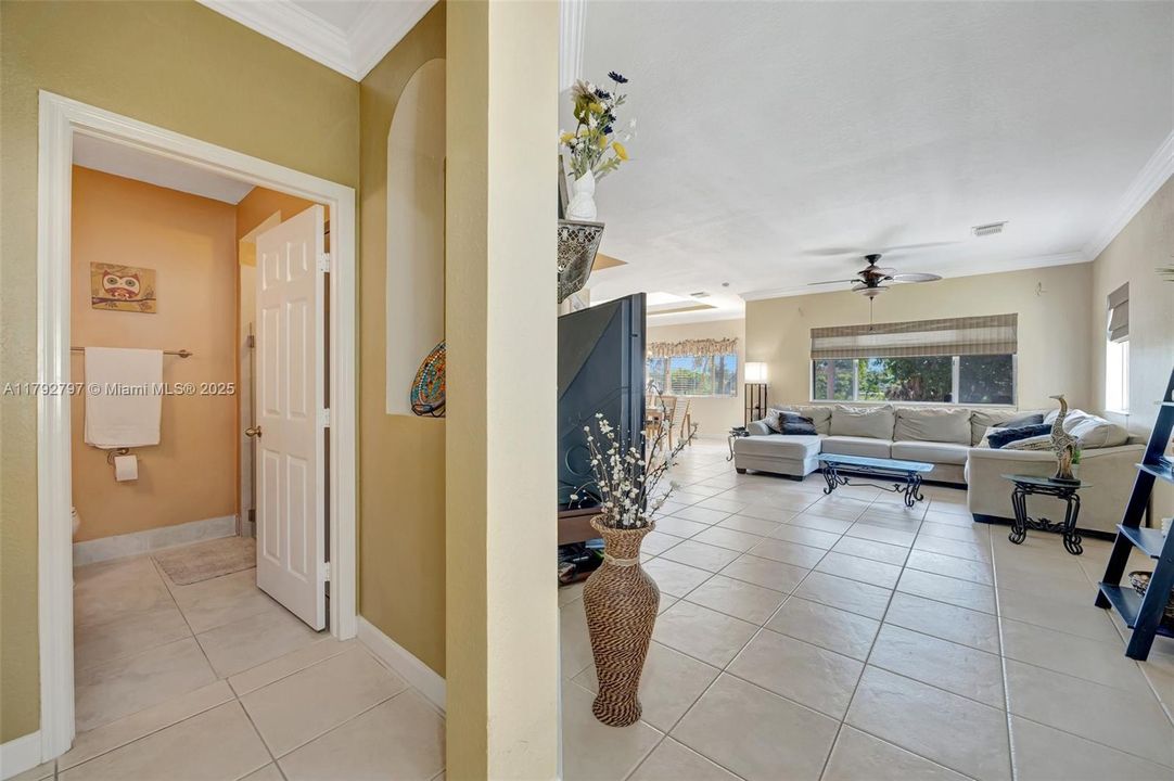 Vendido Recientemente: $635,000 (4 camas, 3 baños, 2476 Pies cuadrados)