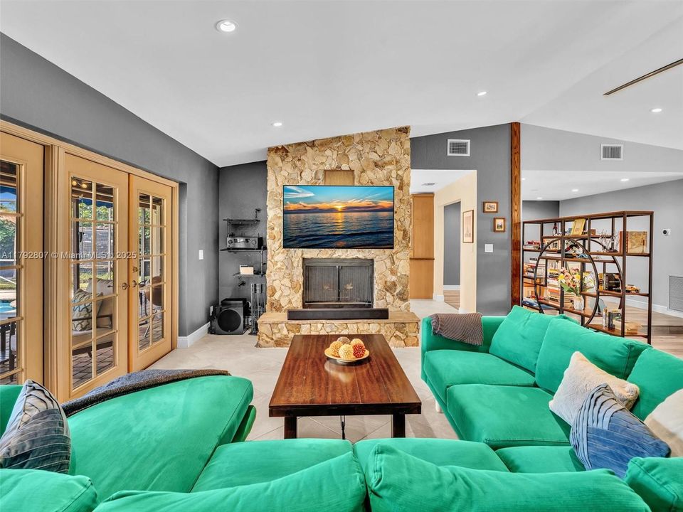 Recently Sold: $784,900 (4 beds, 2 baths, 2449 Square Feet)