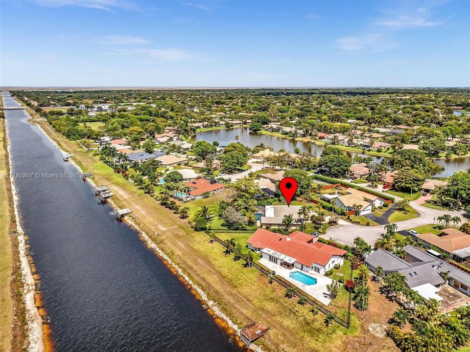 Recently Sold: $784,900 (4 beds, 2 baths, 2449 Square Feet)