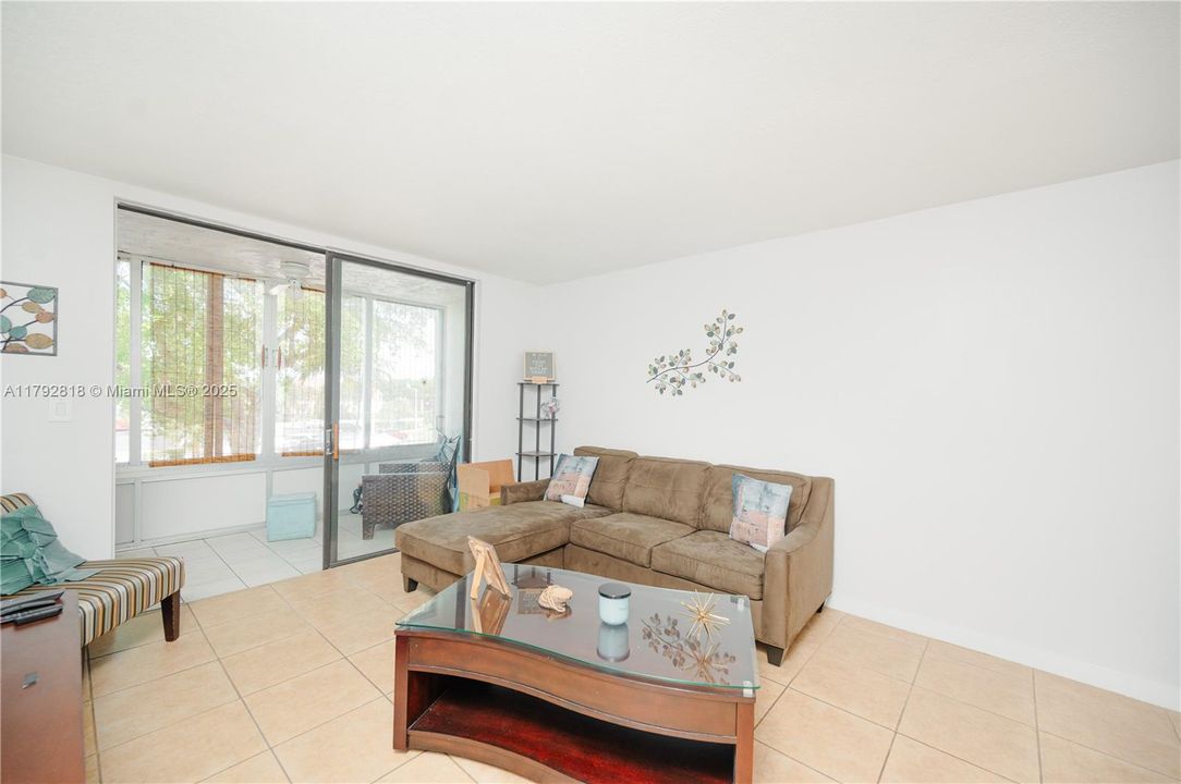 Active With Contract: $128,500 (1 beds, 1 baths, 830 Square Feet)