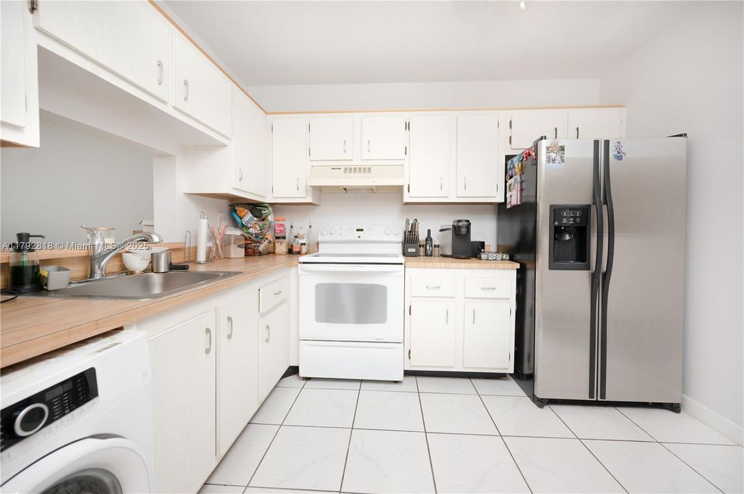 Active With Contract: $128,500 (1 beds, 1 baths, 830 Square Feet)