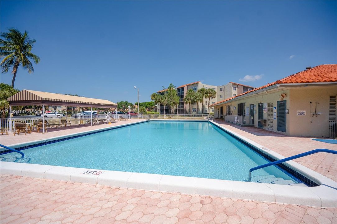 Active With Contract: $128,500 (1 beds, 1 baths, 830 Square Feet)