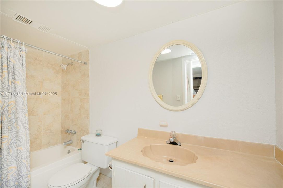 Active With Contract: $128,500 (1 beds, 1 baths, 830 Square Feet)