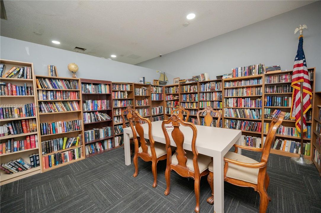 Active With Contract: $128,500 (1 beds, 1 baths, 830 Square Feet)