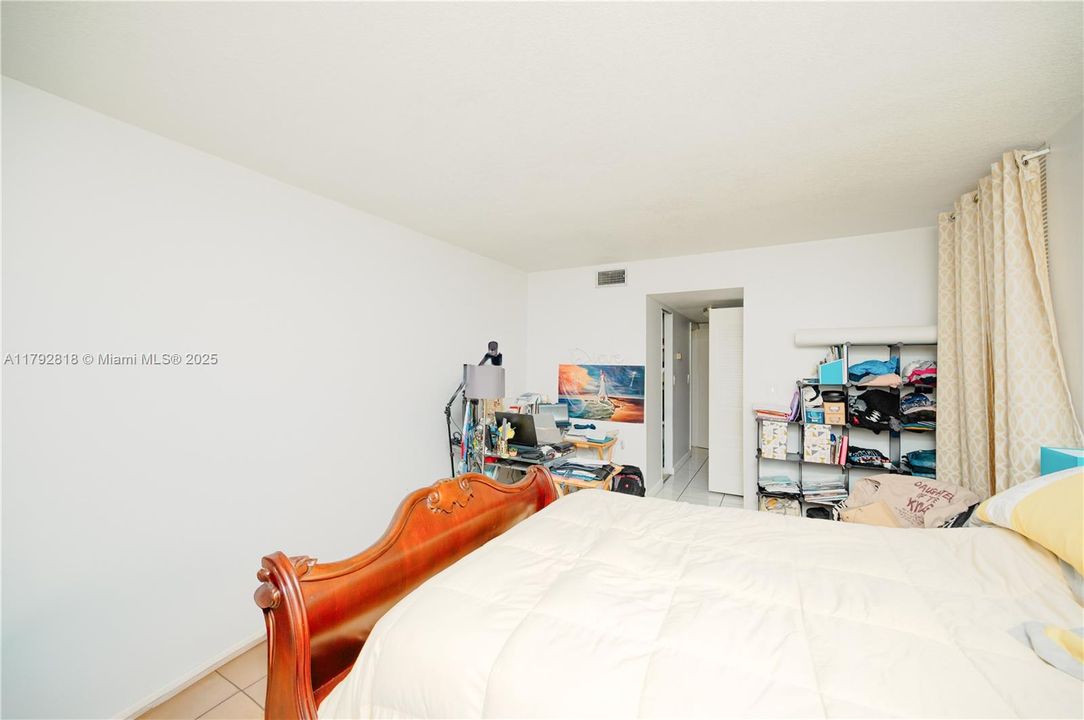 Active With Contract: $128,500 (1 beds, 1 baths, 830 Square Feet)