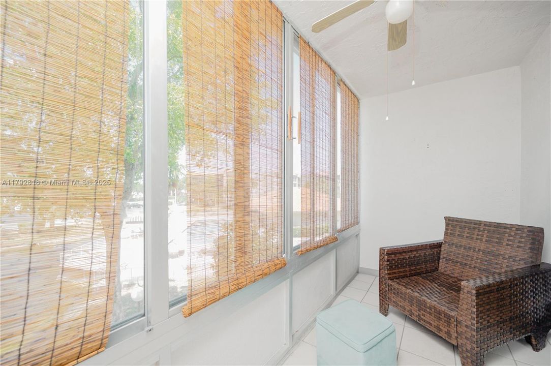 Active With Contract: $128,500 (1 beds, 1 baths, 830 Square Feet)