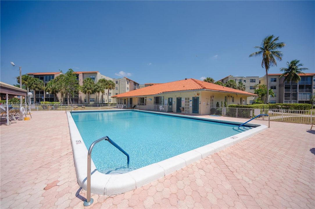 Active With Contract: $128,500 (1 beds, 1 baths, 830 Square Feet)