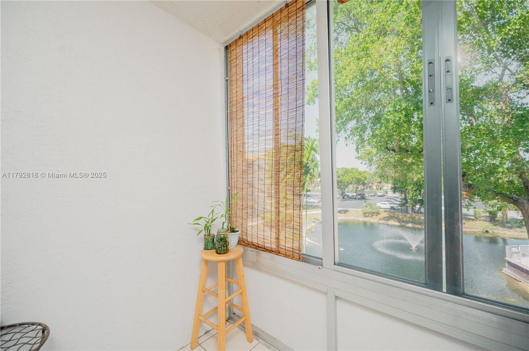 Active With Contract: $128,500 (1 beds, 1 baths, 830 Square Feet)