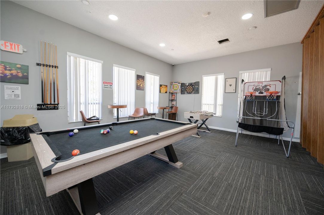 Active With Contract: $128,500 (1 beds, 1 baths, 830 Square Feet)