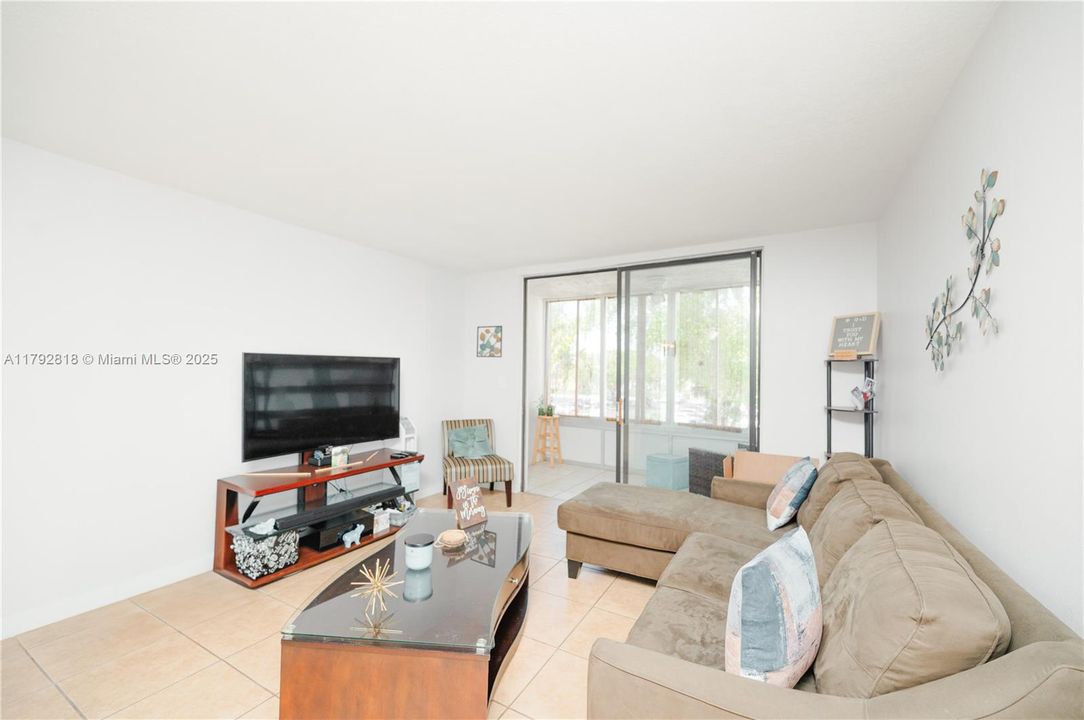 Active With Contract: $128,500 (1 beds, 1 baths, 830 Square Feet)