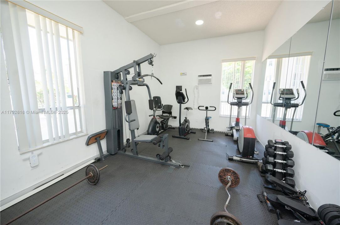 Active With Contract: $128,500 (1 beds, 1 baths, 830 Square Feet)