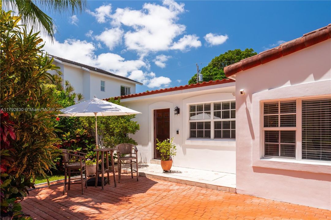 For Sale: $2,985,000 (4 beds, 3 baths, 1817 Square Feet)