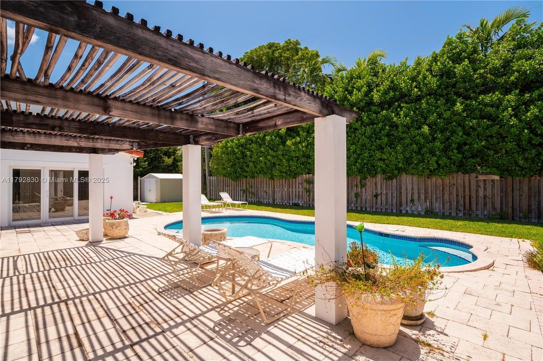 For Sale: $2,985,000 (4 beds, 3 baths, 1817 Square Feet)