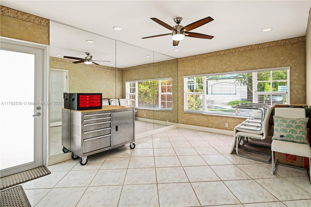 For Sale: $2,985,000 (4 beds, 3 baths, 1817 Square Feet)