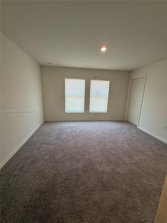 Recently Rented: $2,200 (3 beds, 2 baths, 0 Square Feet)