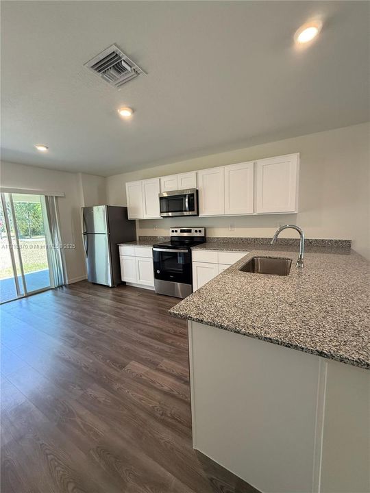 Recently Rented: $2,200 (3 beds, 2 baths, 0 Square Feet)