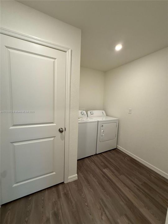 Recently Rented: $2,200 (3 beds, 2 baths, 0 Square Feet)