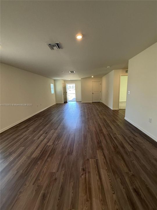 Recently Rented: $2,200 (3 beds, 2 baths, 0 Square Feet)