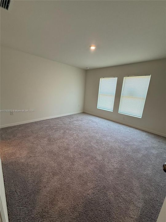 Recently Rented: $2,200 (3 beds, 2 baths, 0 Square Feet)