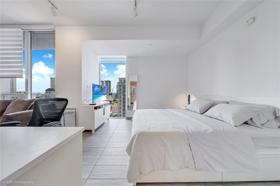 Recently Sold: $330,000 (1 beds, 1 baths, 430 Square Feet)