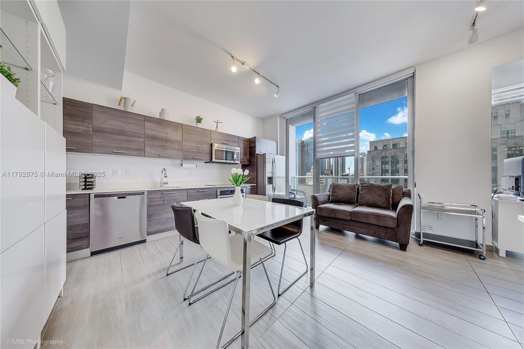 Recently Sold: $330,000 (1 beds, 1 baths, 430 Square Feet)