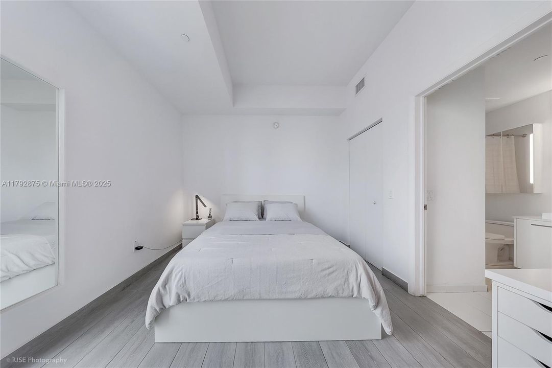 Recently Sold: $330,000 (1 beds, 1 baths, 430 Square Feet)