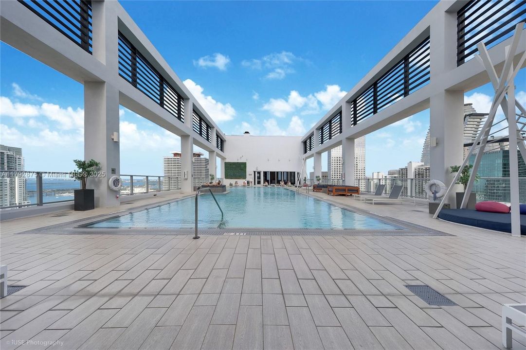 Recently Sold: $330,000 (1 beds, 1 baths, 430 Square Feet)